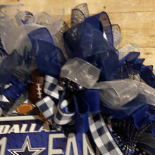 Load image into Gallery viewer, cowboys-deco-wreath-jpg