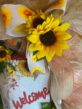 Load image into Gallery viewer, Welcome Summer wreath .JPG