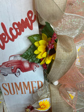 Load image into Gallery viewer, Welcome Summer wreath .JPG
