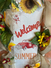 Load image into Gallery viewer, Welcome Summer wreath .JPG
