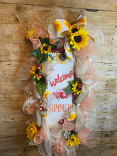 Load image into Gallery viewer, Welcome Summer wreath .JPG
