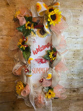 Load image into Gallery viewer, Welcome Summer wreath .JPG
