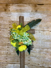 Load image into Gallery viewer, Mesh Cross Wreath.jpg
