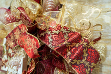 Load image into Gallery viewer, Gold Season&#39;s Greetings Christmas wreath.jpg
